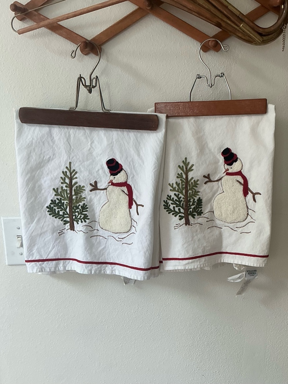 Williams Sonoma Snowman Embroidered Kitchen Towels, Set of 2 OB